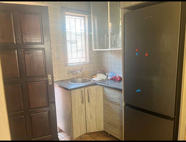 2 BEDROOM FREEHOLD FOR SALE IN SOSHANGUVE VV